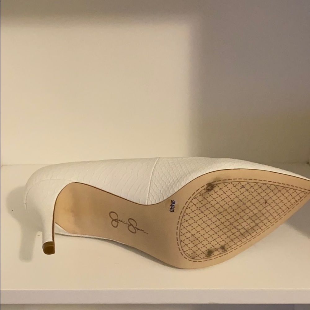 NWOT. Jessica Simpson White Snake Skin Like Heels - Picture 6 of 8